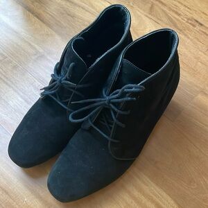 Munro black suede booties